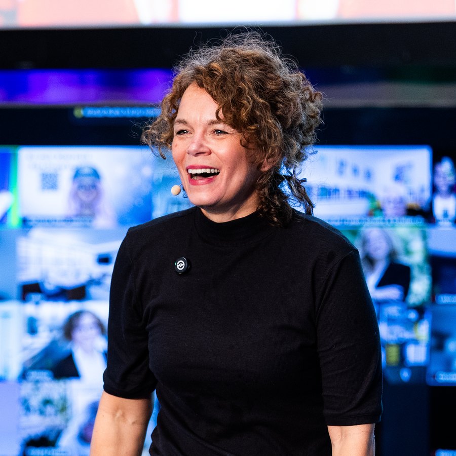 Petra Wagener lacht