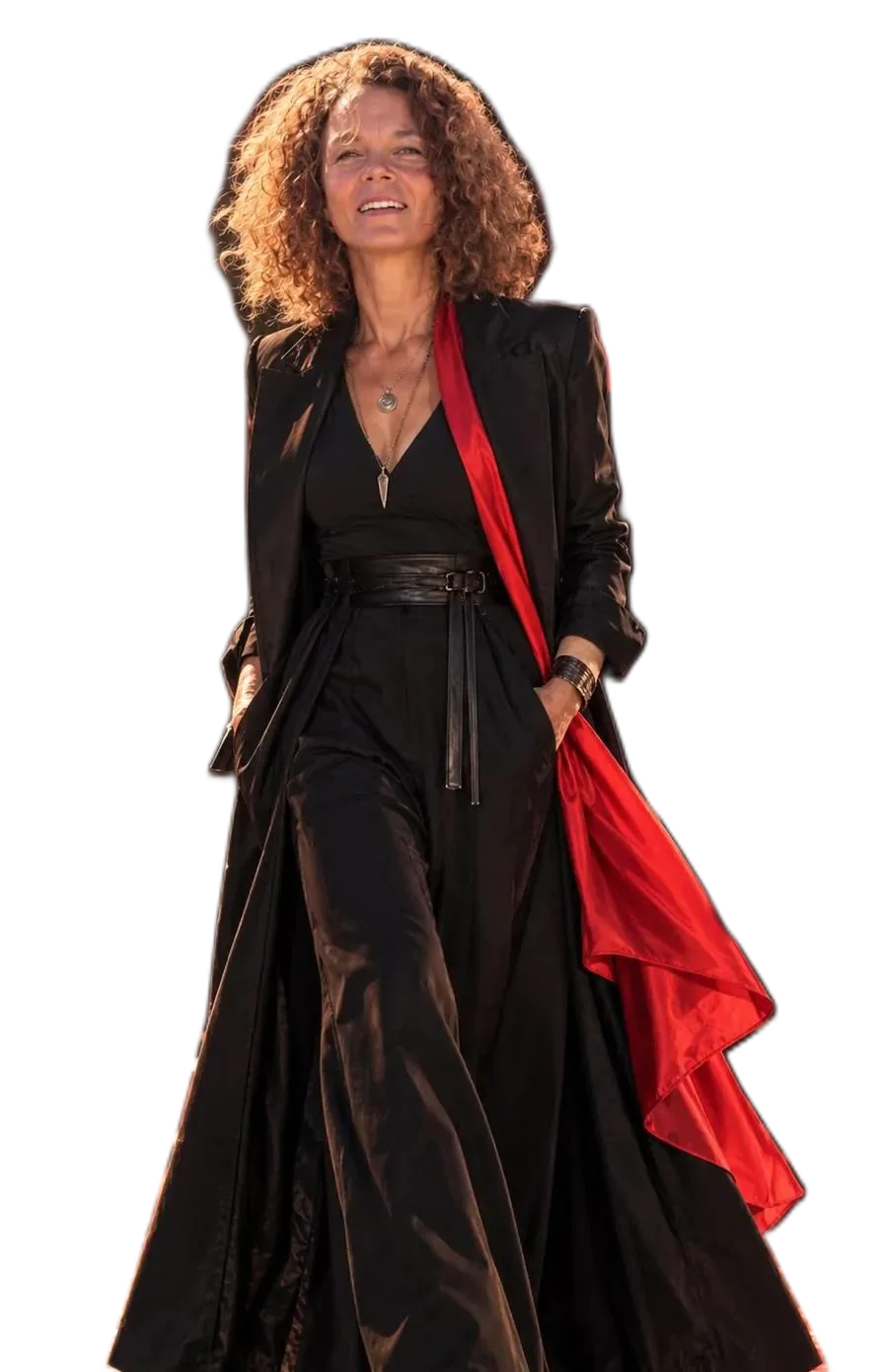 Petra Wagener als Klageweib, in Schwarz mit rotem Tuch
